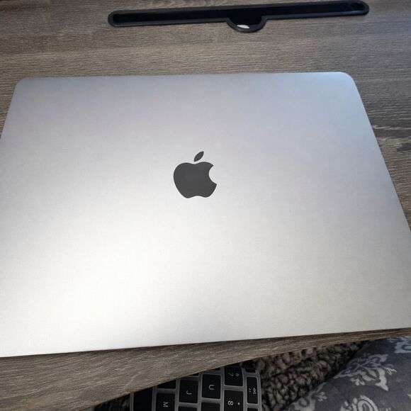 MacBook Air 13 Inch - Picture 2 of 11